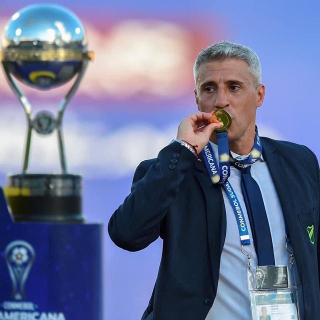 Kaiyun中国官网-率队捧南美杯 克雷斯波拿到执教生涯首个冠军!